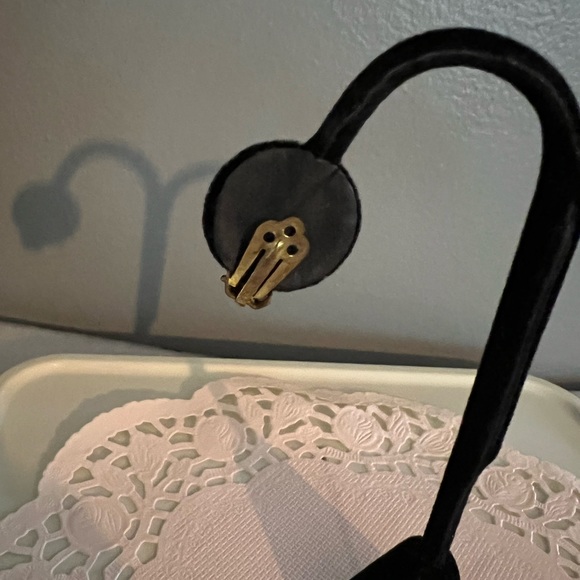 Vintage Clip on Earrings - Picture 4 of 4